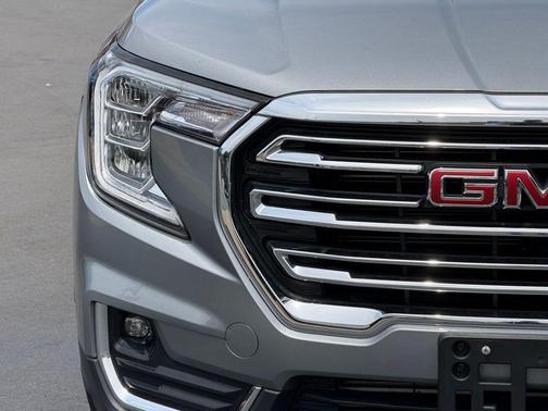 Sterling Metallic 2023 GMC Terrain SLT