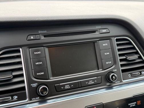 2016 Hyundai SONATA Hybrid SE