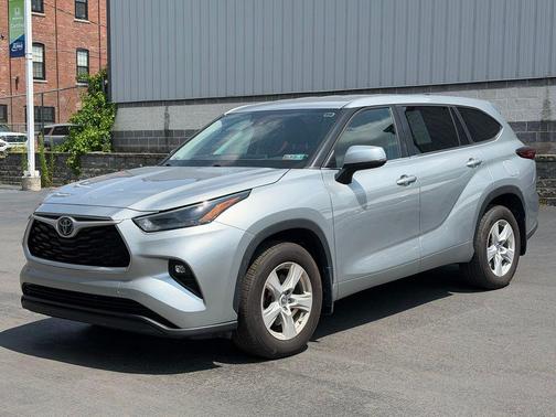 Celestial Silver Metallic 2023 Toyota Highlander LE