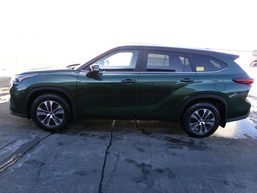2023 Toyota Highlander Hybrid XLE