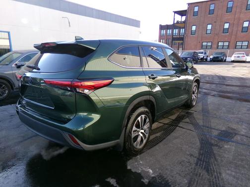 2023 Toyota Highlander Hybrid XLE