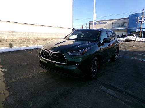 2023 Toyota Highlander Hybrid XLE