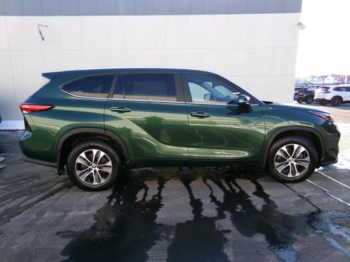 2023 Toyota Highlander Hybrid XLE