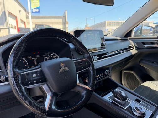 Alloy Silver Metallic 2022 Mitsubishi Outlander SE