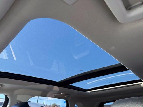 Star White Metallic Tri-Coat 2022 Ford Edge SEL