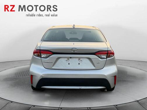 Classic Silver Metallic 2021 Toyota Corolla LE