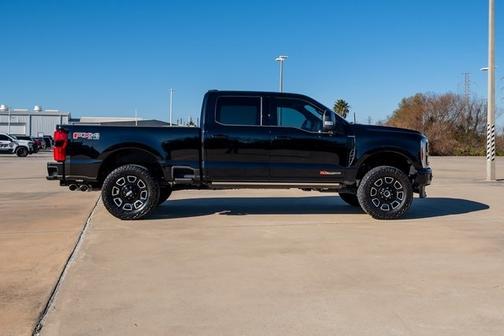 2025 Ford F-250 PLATINUM