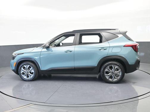 Blue / Black 2024 Kia Seltos S