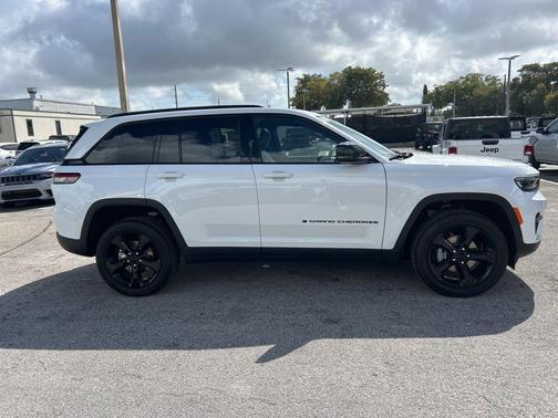 2025 Jeep Grand Cherokee Laredo