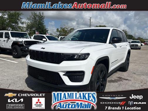 2025 Jeep Grand Cherokee Laredo