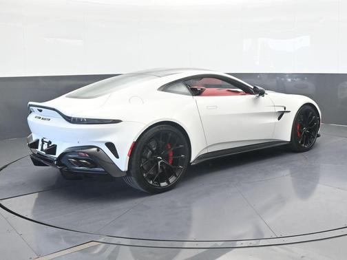 2025 Aston Martin Vantage Base