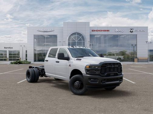 Bright White Clearcoat 2026 RAM 3500 Tradesman/Big Horn