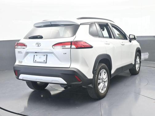 Pearl 2024 Toyota Corolla Cross LE