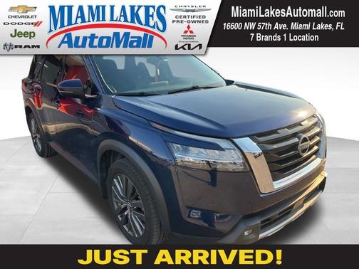 2022 Nissan Pathfinder SL