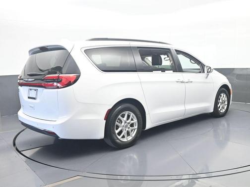 Bright White Clearcoat 2022 Chrysler Pacifica Touring-L