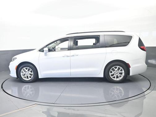 Bright White Clearcoat 2022 Chrysler Pacifica Touring-L