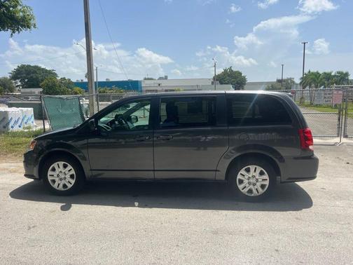 Granite Crystal Clearcoat Metallic 2018 Dodge Grand Caravan SE