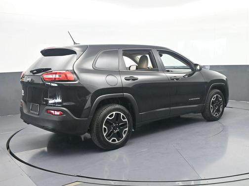 Brilliant Black Crystal Pearlcoat 2016 Jeep Cherokee Sport