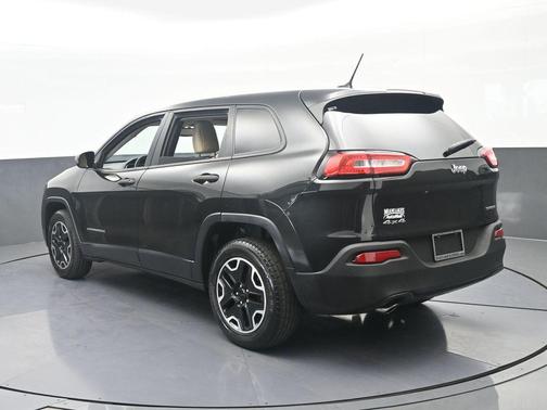 Brilliant Black Crystal Pearlcoat 2016 Jeep Cherokee Sport
