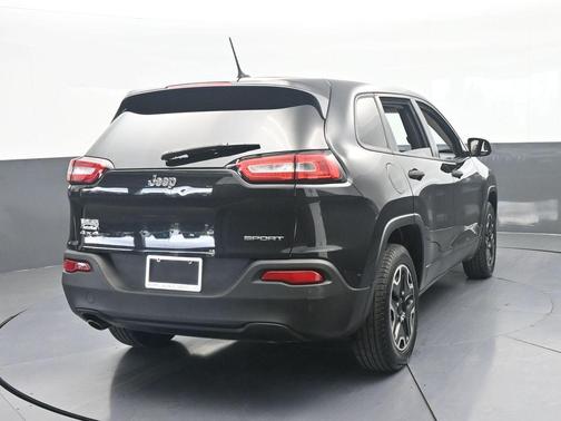 Brilliant Black Crystal Pearlcoat 2016 Jeep Cherokee Sport