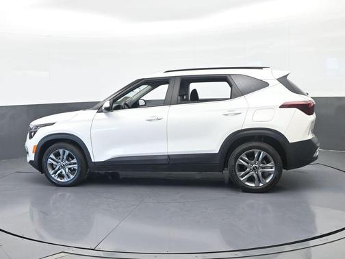 Snow White Pearl 2022 Kia Seltos S