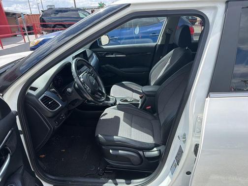 Snow White Pearl 2022 Kia Seltos S