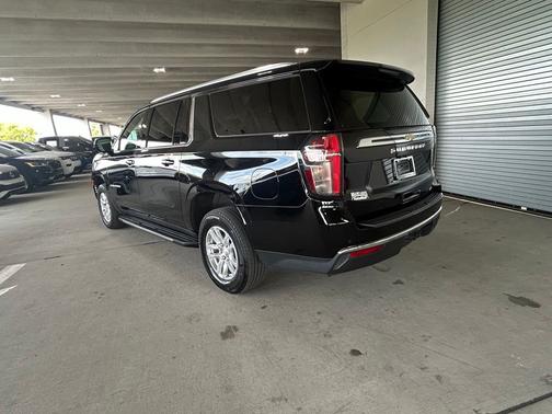 Black 2024 Chevrolet Suburban LT