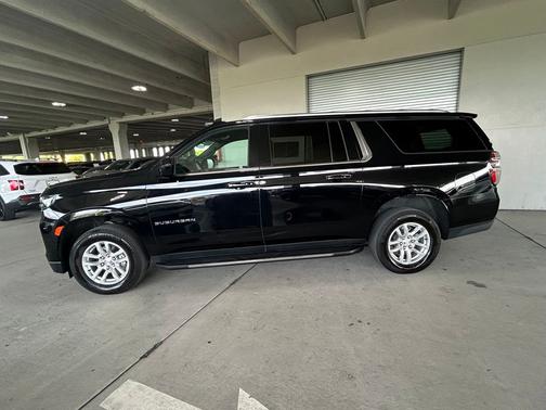 Black 2024 Chevrolet Suburban LT