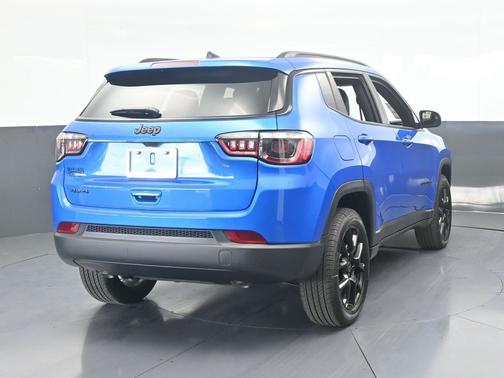 Hydro Blue Pearlcoat 2026 Jeep Compass Latitude