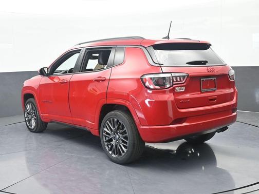 Redline Pearlcoat 2022 Jeep Compass Altitude