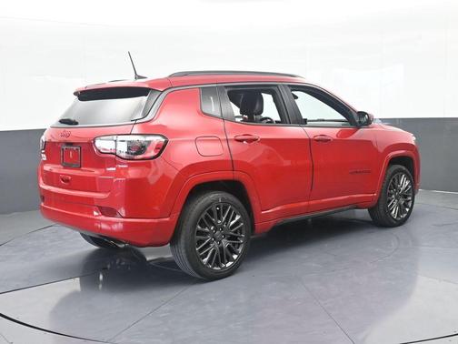 Redline Pearlcoat 2022 Jeep Compass Altitude
