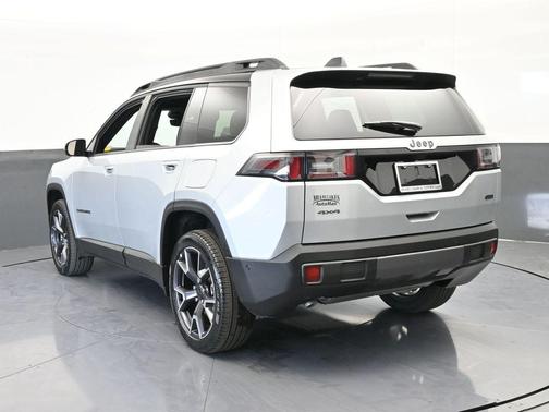 2026 Jeep Cherokee Overland