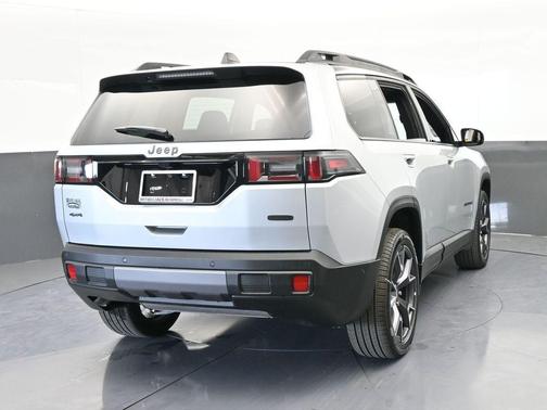 2026 Jeep Cherokee Overland