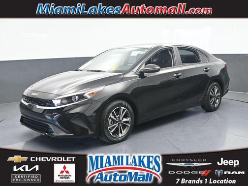 Aurora Black Pearl 2024 Kia Forte LXS