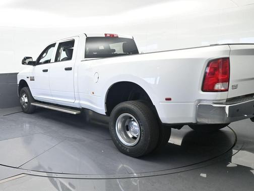 Bright White Clearcoat 2018 RAM 3500 Tradesman