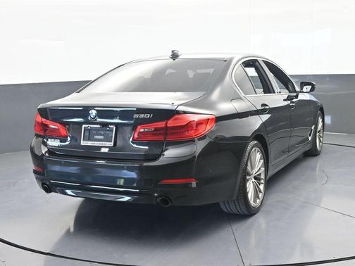 Black Sapphire Metallic 2019 BMW 530 i