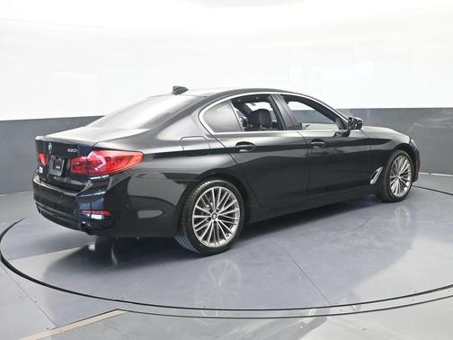 Black Sapphire Metallic 2019 BMW 530 i