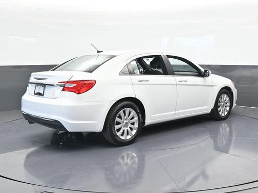 2013 Chrysler 200 Touring