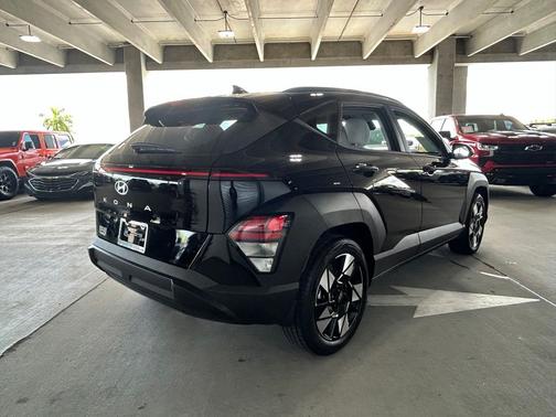 Abyss Black Pearl 2025 Hyundai KONA SEL