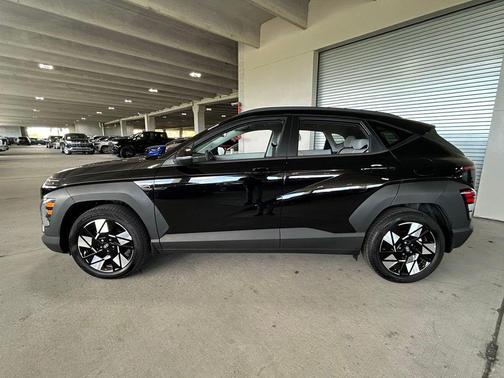 Abyss Black Pearl 2025 Hyundai KONA SEL