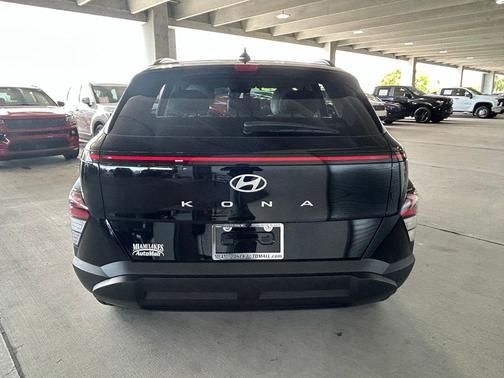 Abyss Black Pearl 2025 Hyundai KONA SEL