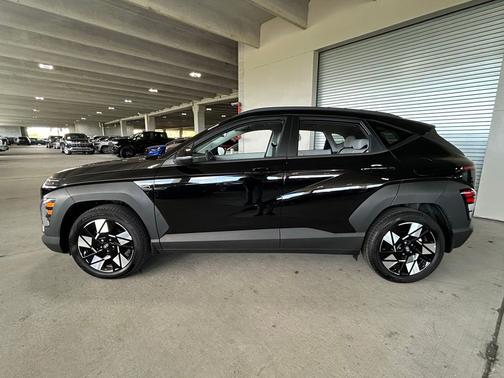 Abyss Black Pearl 2025 Hyundai KONA SEL