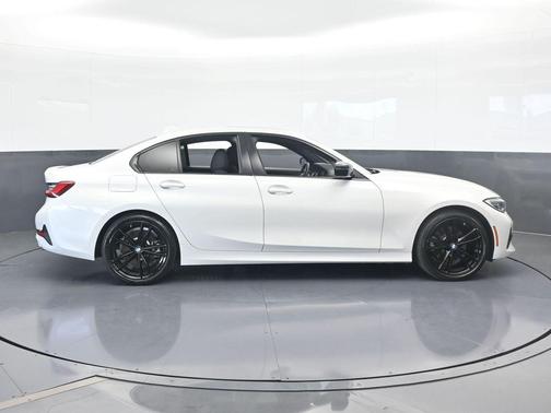 2021 BMW 330 i