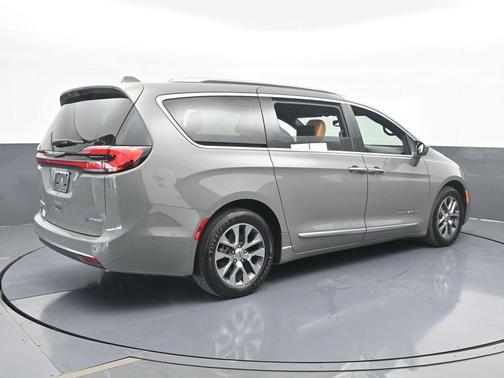 2021 Chrysler Pacifica Hybrid Pinnacle