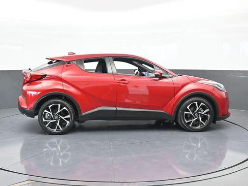2022 Toyota C-HR XLE