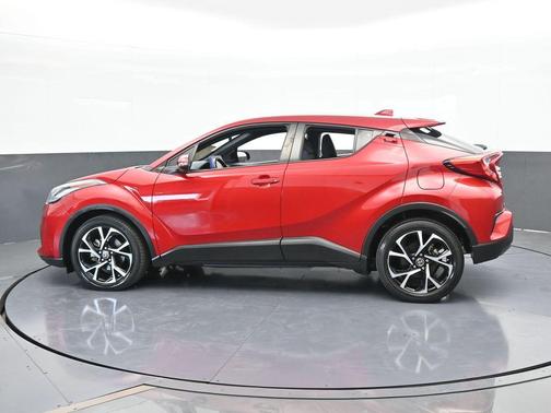 2022 Toyota C-HR XLE