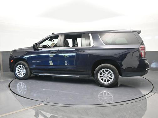 2023 Chevrolet Suburban LT