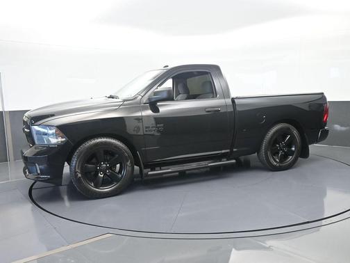 Brilliant Black Crystal Pearlcoat 2018 RAM 1500 Express
