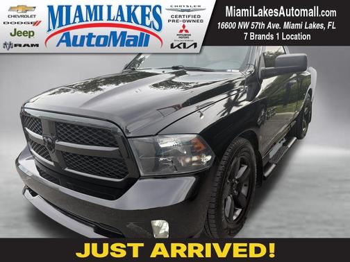 Brilliant Black Crystal Pearlcoat 2018 RAM 1500 Express