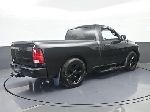 Brilliant Black Crystal Pearlcoat 2018 RAM 1500 Express